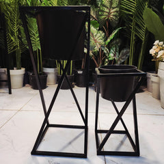 Tilt L Metal Stand Planters Set Of 2 (18", 24")